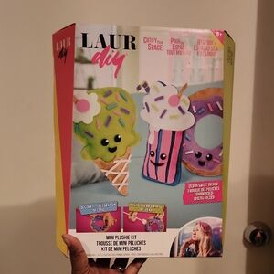 Laur DIY Mini Plushie Kit Brand NEW